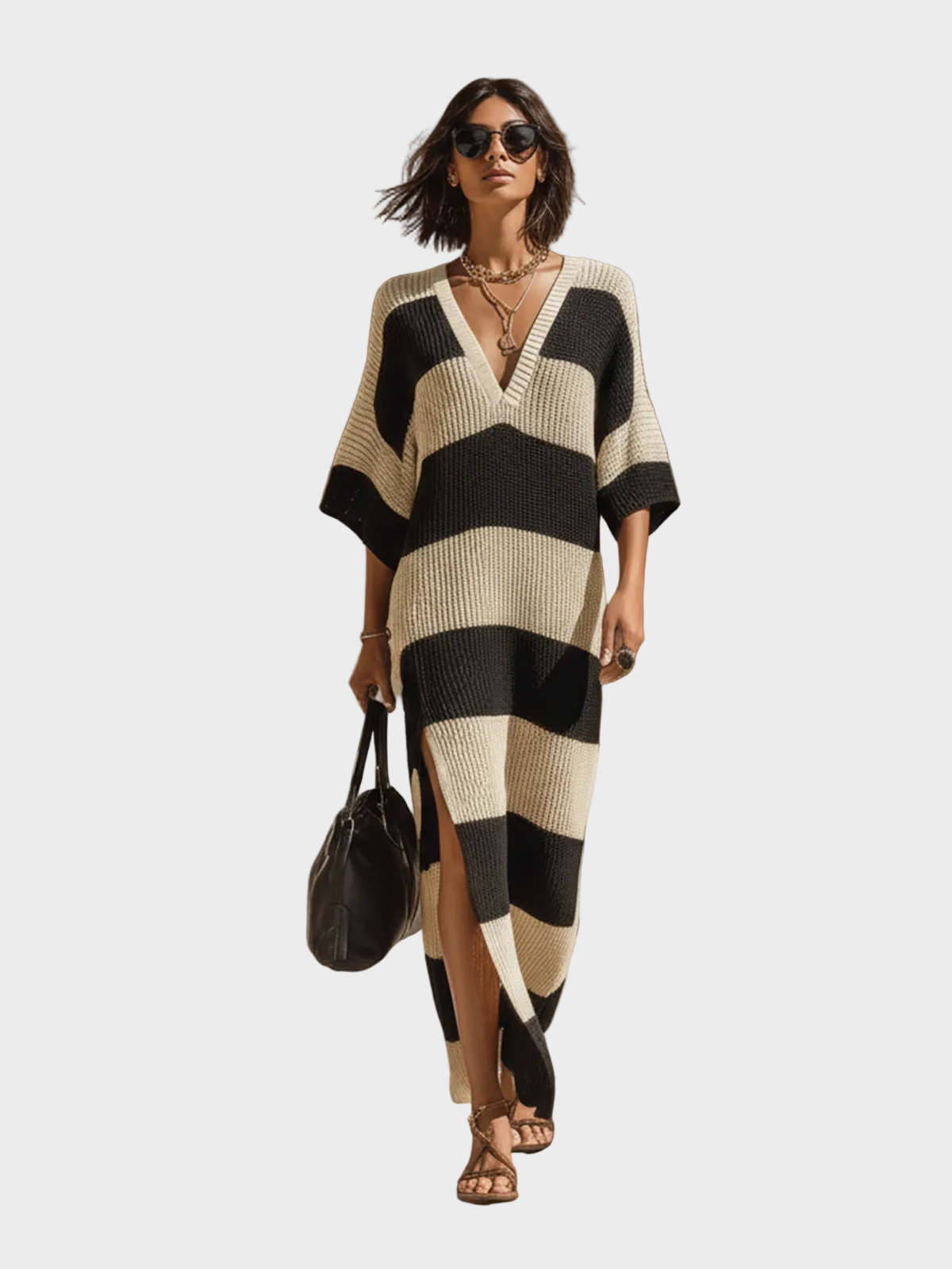 Alana - Κομψό και Εκλεπτυσμένο Μπεζ-Μαύρο Ριγέ Μάξι Πλεκτό Ριμπ Φόρεμα, με Λαιμόκοψη V, Κοντό Μανίκι, Χαλαρή Γραμμή και Πλαϊνά Σκισίματα (Chic Elegant Beige-Black Striped V-Neck Short-Sleeve Loose-Fit Side Slits Ribbed Knit Maxi Dress)