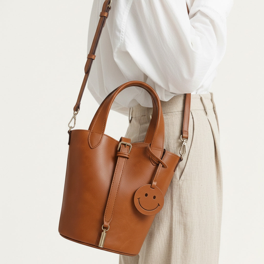 Clara | Δερμάτινη Τσάντα Smile (Leather Smile Bag)
