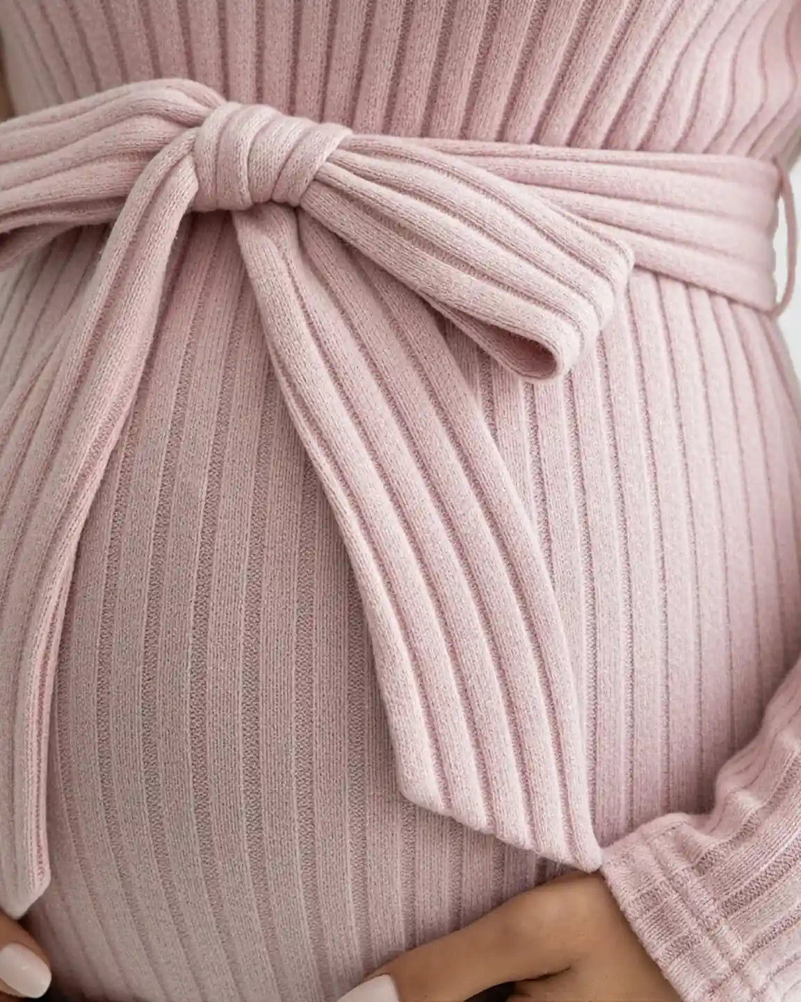 Gloria - Ribbed Maternity Τοπ με Δέσιμο στη Μέση (Tie-Waist Ribbed Maternity Top)  ---  **Θα θέλατε να μεταφράσω και την περιγραφή του προϊόντος ή να προσθέσω λέξεις-κλειδιά για SEO;**